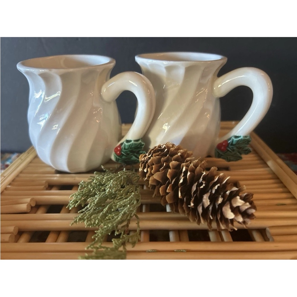 4 Vintage Brinn's Christmas Noel Mugs Poinsettia Handle Taiwan Excellent